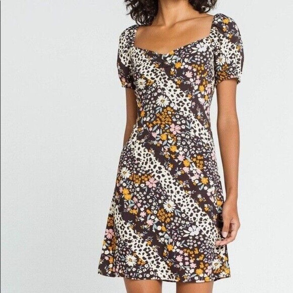 Others Follow Size M Ana Floral Mini Dress Short Sleeve Sweetheart Neckline